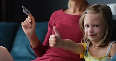 Jak ograniczyć internet w telefonie dziecku bez stresu?