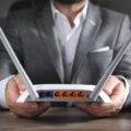 Jak zabezpieczyć router przed włamaniem we własnym domu?