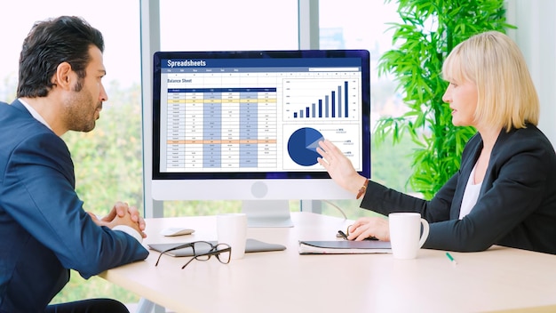 Które funkcje w Excelu do analizy danych naprawdę ułatwiają codzienną pracę?