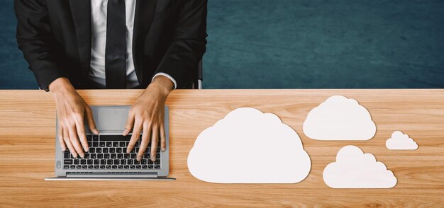 Co to jest chmura w informatyce i jak wpływa na codzienne korzystanie z technologii?